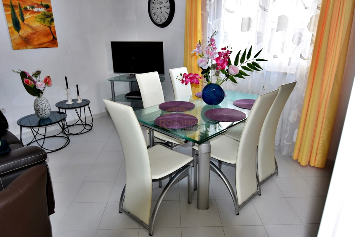 Vrhunsko urejena hiša na Čiovu/Okrug Gornji s prekrasnim odprtim razgledom